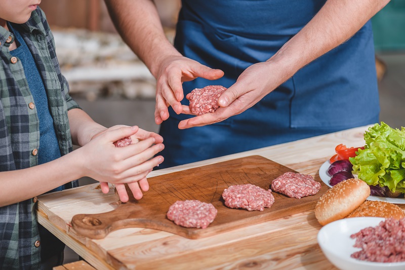 Этот трюк сделает котлеты невероятно сочными и пышными! Гораздо вкуснее обычных… Этот трюк сделает котлеты невероятно сочными и пышными! Гораздо вкуснее обычных…