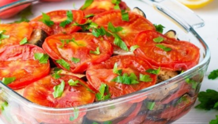 Вкуснотища из помидорчиков и баклажанов! Съедается до последнего кусочка! Вкуснотища из помидорчиков и баклажанов! Съедается до последнего кусочка!