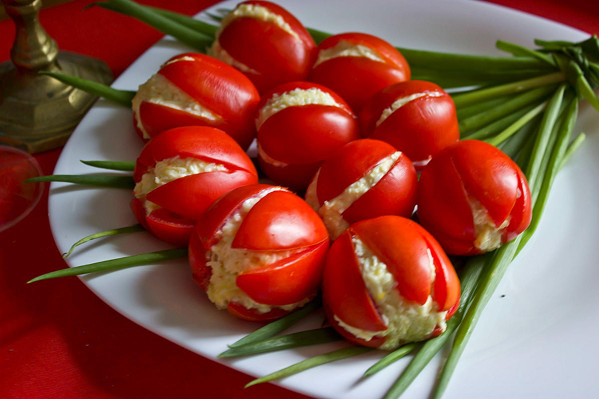 Фаршированные помидоры с чесноком и сыром рецепт с фото