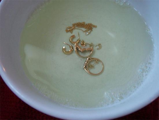 Простой и эффективный способ очистки ювелирных украшений Простой и эффективный способ очистки ювелирных украшений