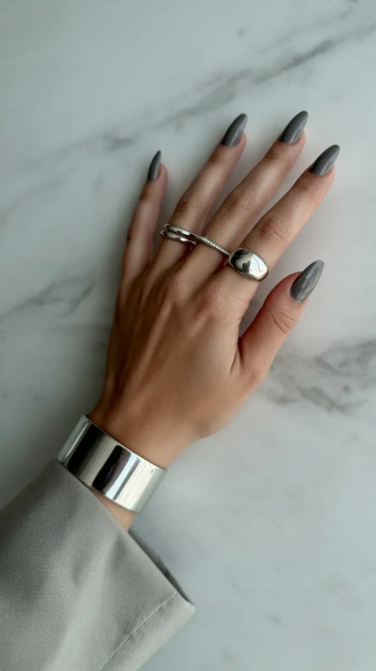 25 последних трендов в окрашивании ногтей на осень, которые вдохновят вас на сезонный маникюр